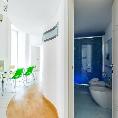 Design & Duplex At National Museum נאפולי