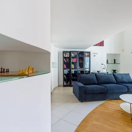 Design & Duplex At National Museum דירה