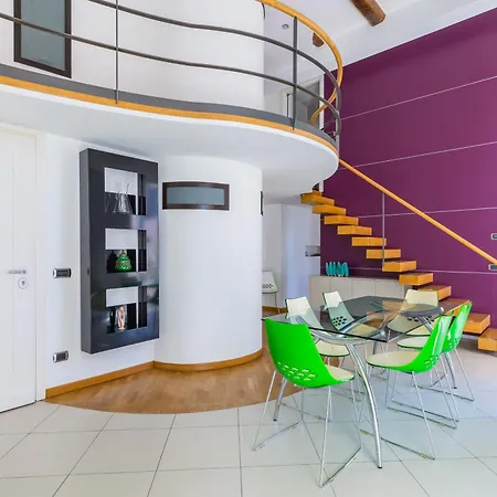 Design & Duplex At National Museum * נאפולי