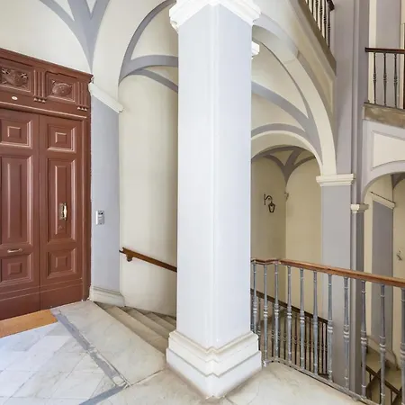 Apartment Design & Duplex At National Museum Naples