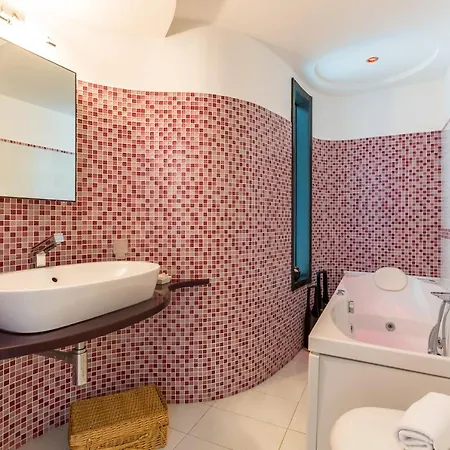 Design & Duplex At National Museum Apartment