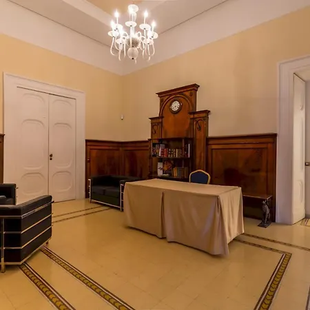 Design & Duplex At National Museum Apartment *