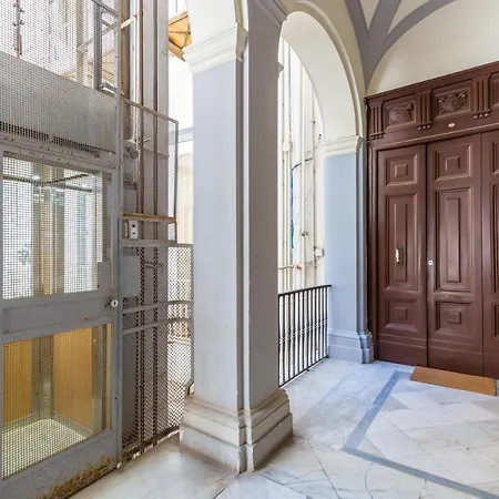 Design & Duplex At National Museum Apartment