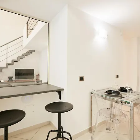 Apartment Design & Duplex At National Museum Naples