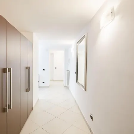 Design & Duplex At National Museum Apartment