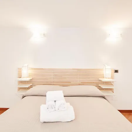 Apartment Design & Duplex At National Museum Naples