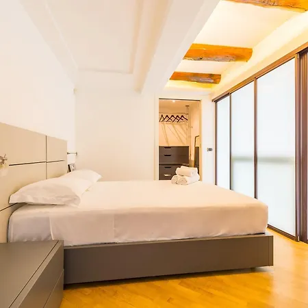 Design & Duplex At National Museum شقة