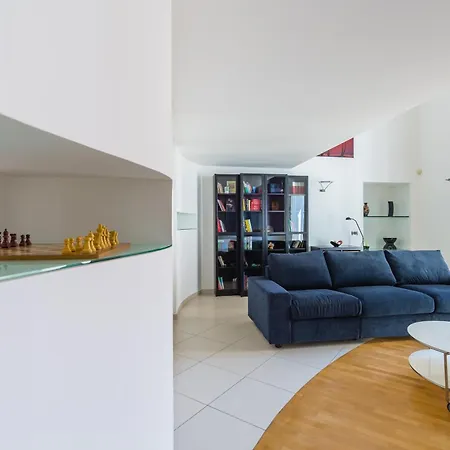 Design & Duplex At National Museum * نابولي