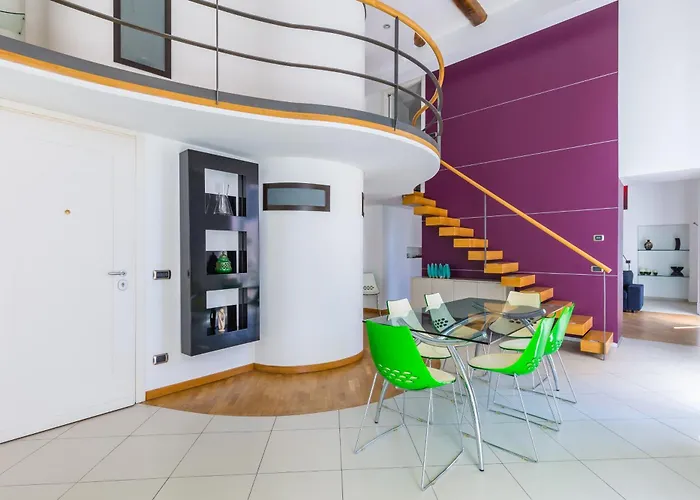 Design & Duplex At National Museum * Νάπολη