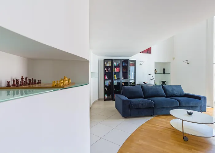 Design & Duplex At National Museum * Νάπολη