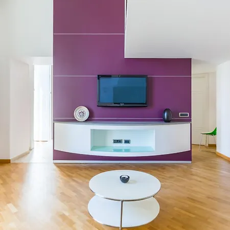 Design & Duplex At National Museum Apartment Naples