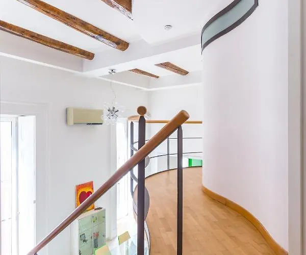 Design & Duplex At National Museum Naples